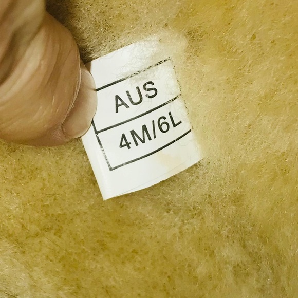UGG Australia Boots - Picture 10 of 11